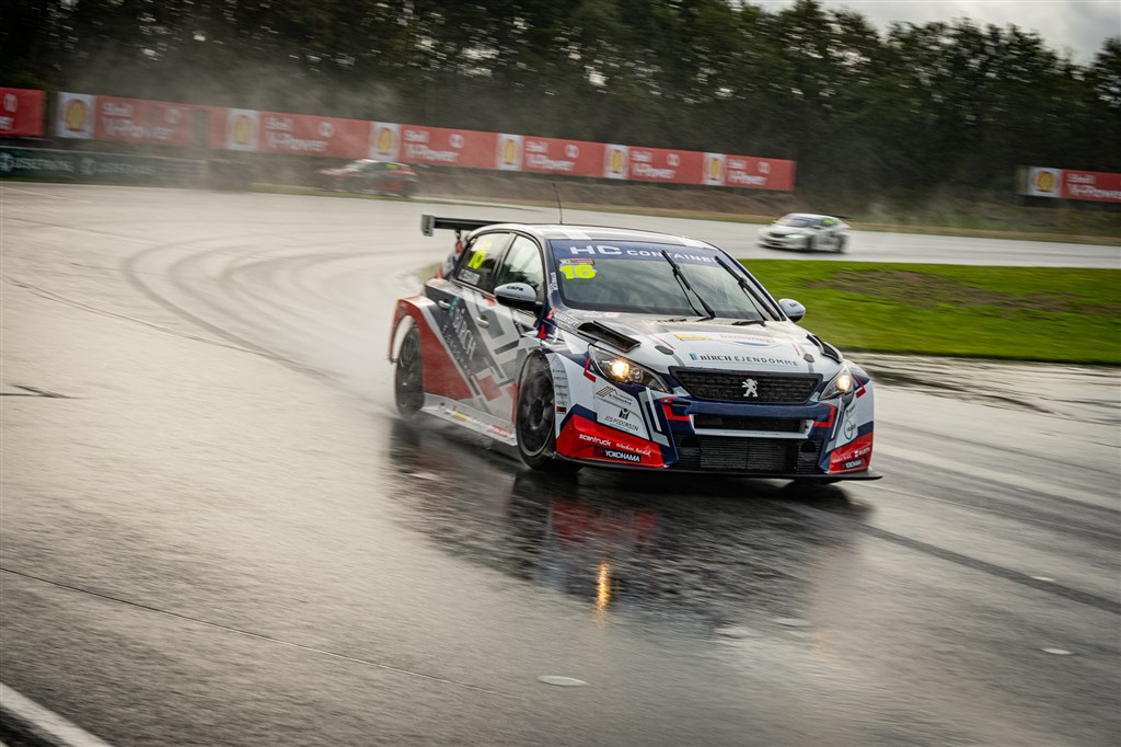 Casper Elgaard tog Peugeots hurtigste tid og starter som nummer fire.
